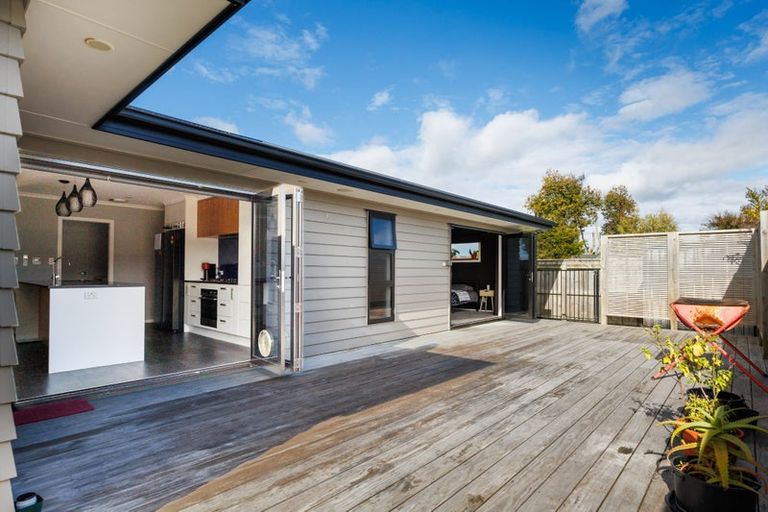 Photo of property in 9a Belvedere Crescent, Takaro, Palmerston North, 4412
