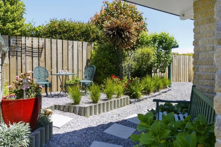 Photo of property in 2/30 Fairview Terrace, Waipahihi, Taupo, 3330