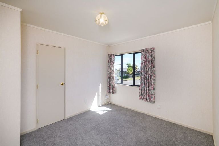 Photo of property in 1 Logan Place, Kelvin Grove, Palmerston North, 4414
