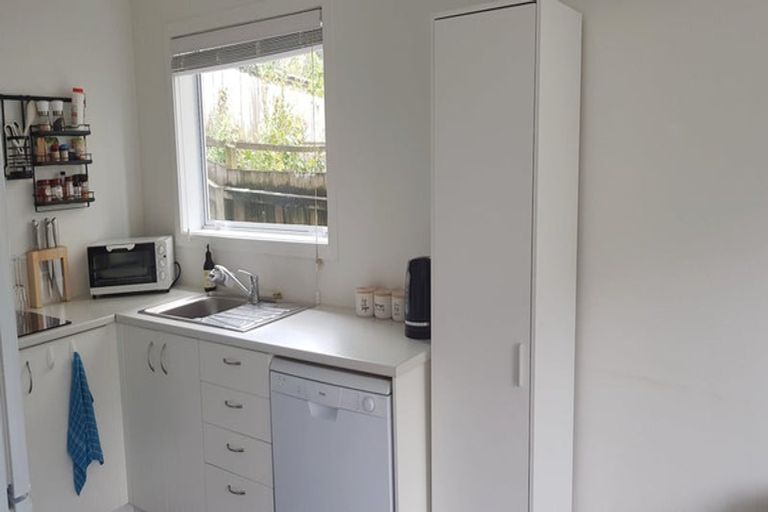 Photo of property in 7 Merville Avenue, Te Atatu South, Auckland, 0610