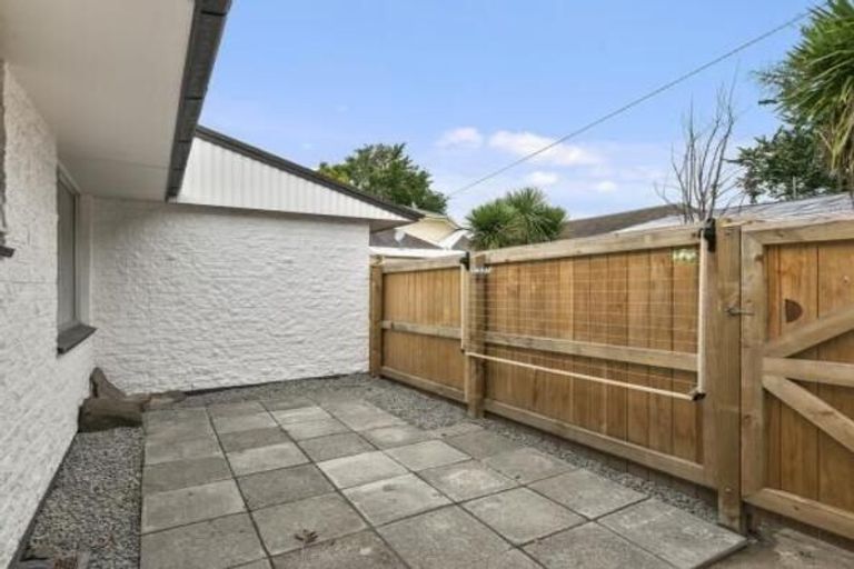 Photo of property in 2/93 Springfield Road, St Albans, Christchurch, 8014