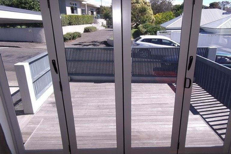 Photo of property in 16 Lighthouse Road, Bluff Hill, Napier, 4110