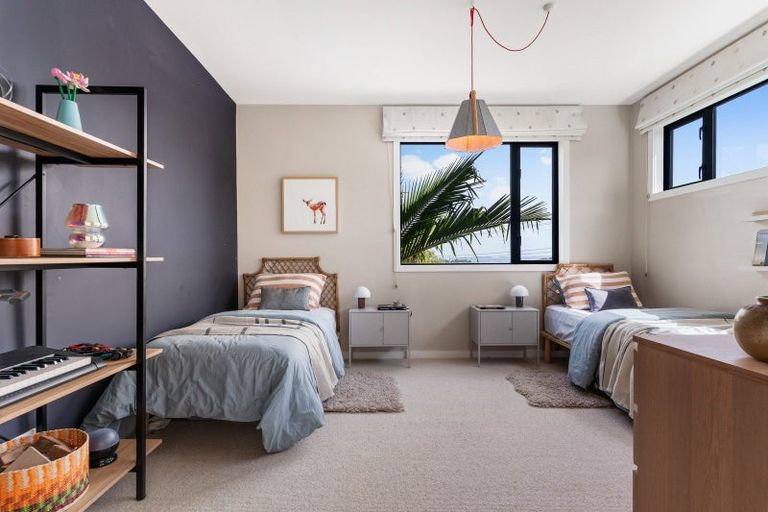 Photo of property in 1/14 Colonial Road, Birkenhead, Auckland, 0626