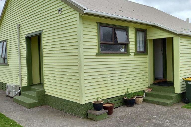 Photo of property in 24 Railway Street, Eltham, 4322