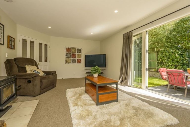 Photo of property in 399a Main North Road, Redwood, Christchurch, 8051