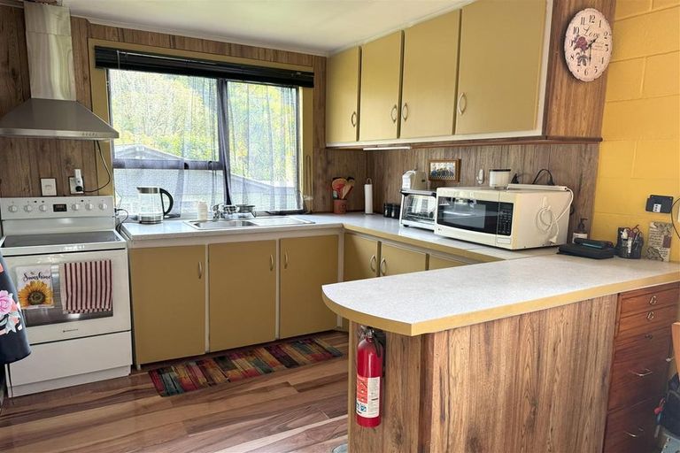 Photo of property in 20 Ramsay Street, Blacks Point, Reefton, 7830