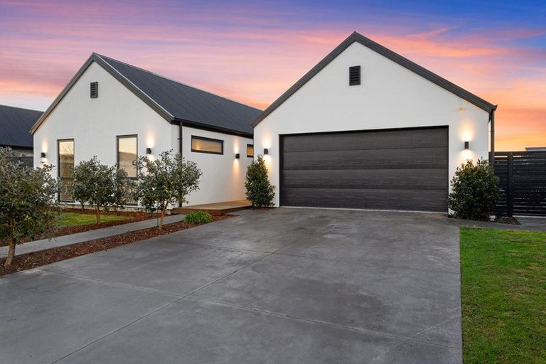 Photo of property in 14 Chatsworth Avenue, Rangiora, 7400