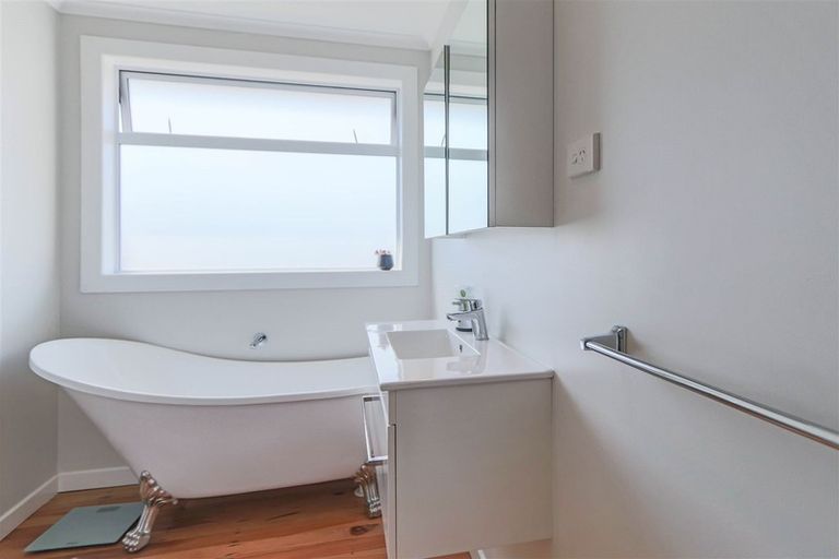 Photo of property in 42 Kelly Street, Inglewood, 4330