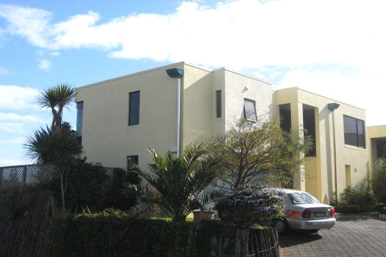 Photo of property in 1 Mission Street, Moturoa, New Plymouth, 4310