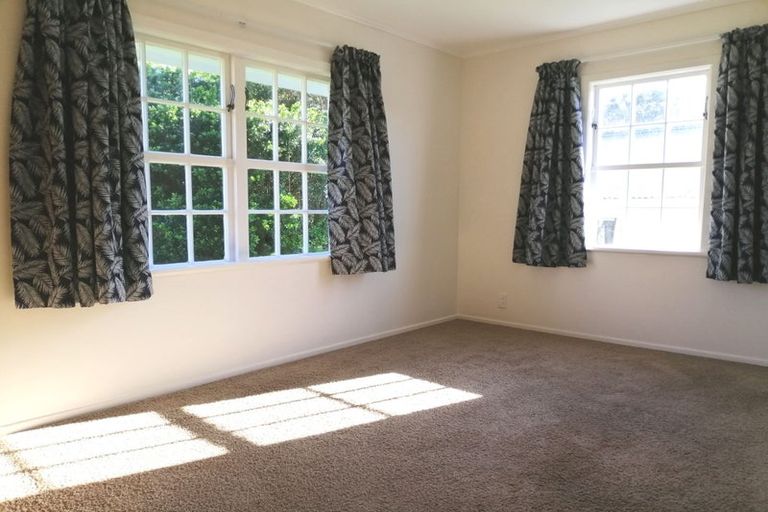 Photo of property in 37 Stewart Drive, Newlands, Wellington, 6037