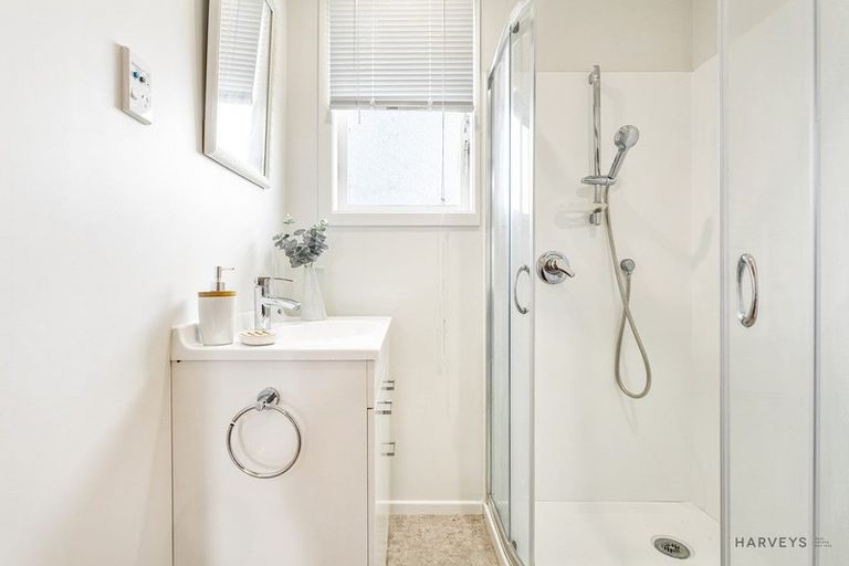 Photo of property in 2/32 Kamara Road, Glen Eden, Auckland, 0602