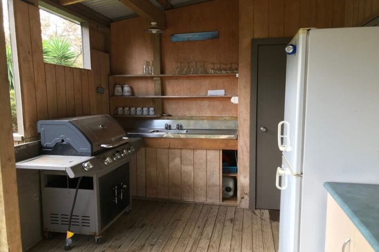 Photo of property in 91 Glenesk Road, Piha, New Lynn, 0772