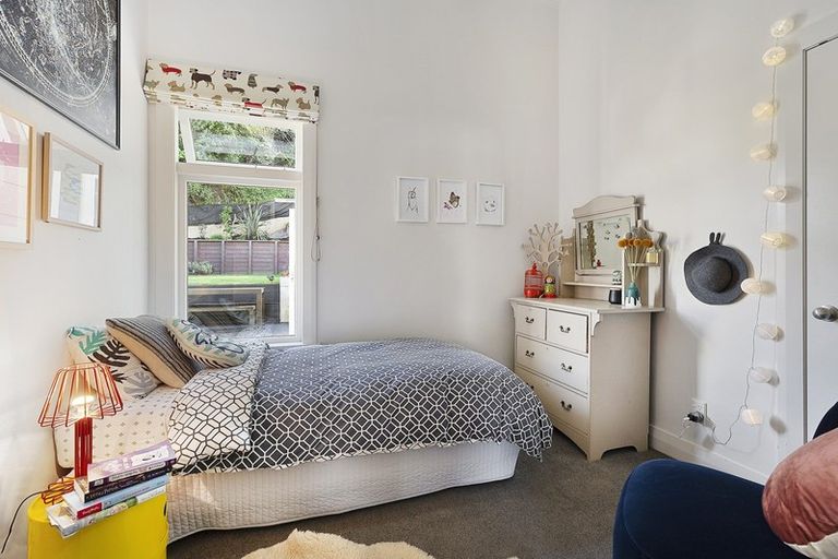 Photo of property in 42 Derwent Street, Island Bay, Wellington, 6023