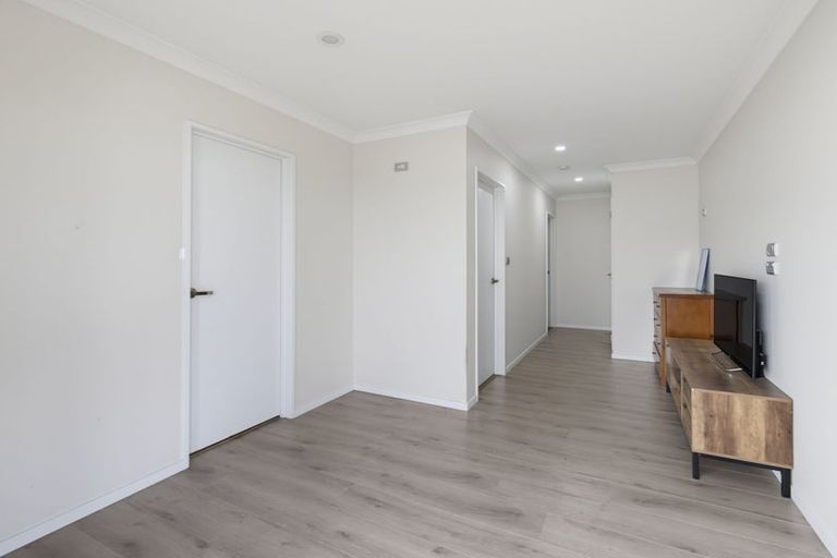 Photo of property in 126 Keri Vista Rise, Papakura, 2110