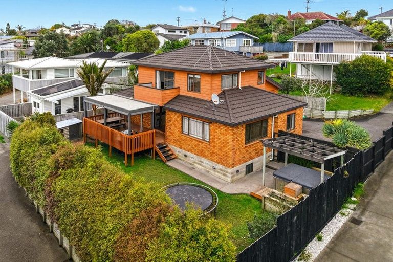 Photo of property in 2/121 Forrest Hill Road, Forrest Hill, Auckland, 0620