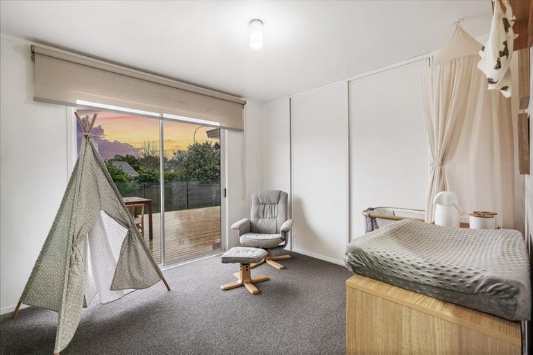 Photo of property in 70 Harmel Road, Glendene, Auckland, 0602