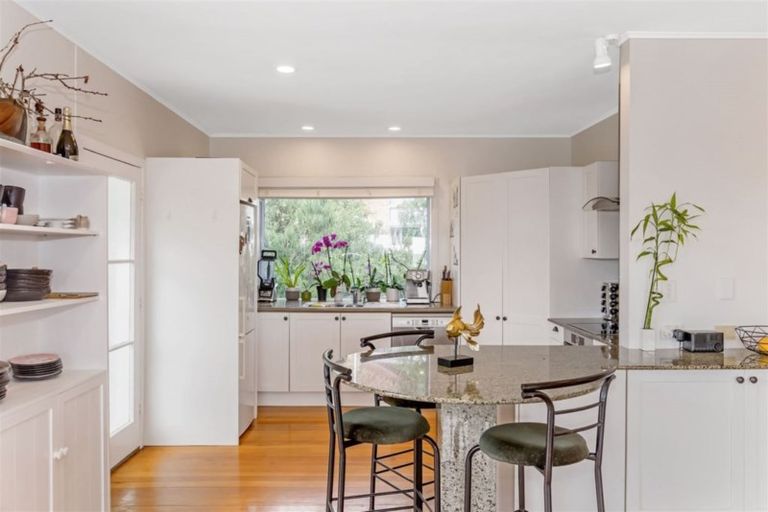 Photo of property in 17 Zion Road, Birkenhead, Auckland, 0626