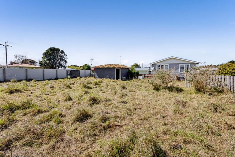 Photo of property in 16 Iredale Road, Hawera, 4610