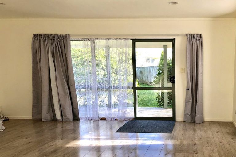 Photo of property in 30 Loughanure Place, Massey, Auckland, 0614