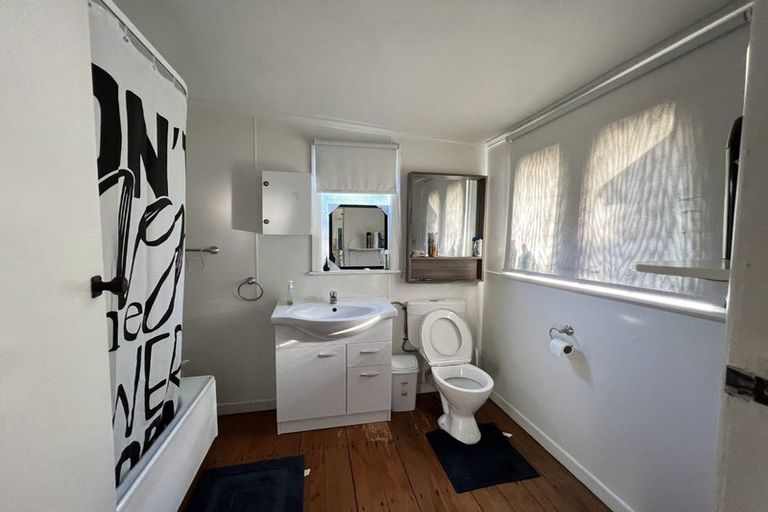 Photo of property in 37 Makiri Street, Helensville, 0800