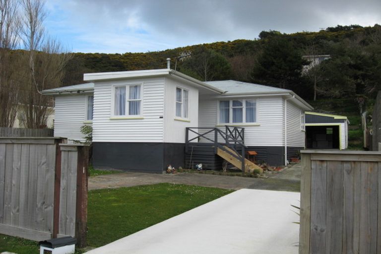 Photo of property in 183 Wellington Road, Wainuiomata, Lower Hutt, 5014
