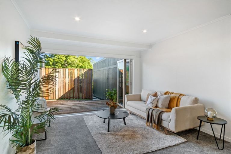 Photo of property in 10 Pixie Place, Pakuranga Heights, Auckland, 2010