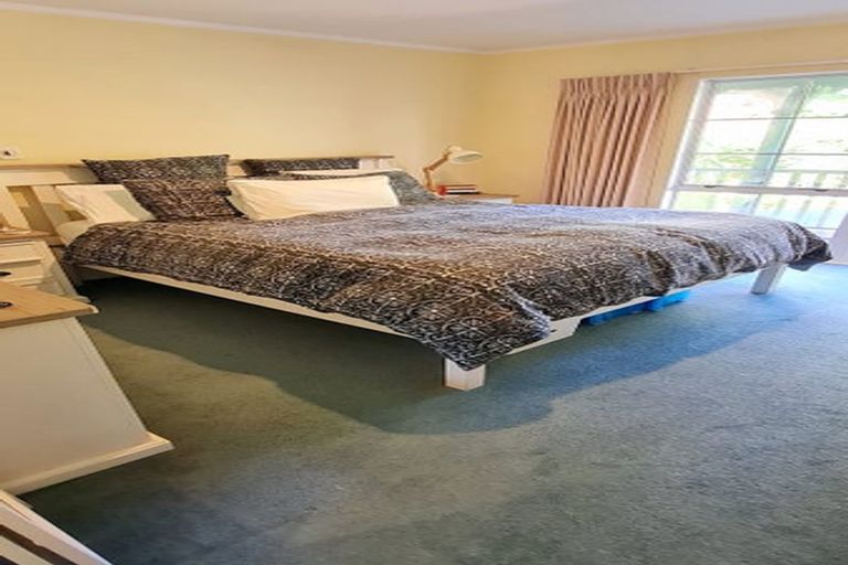 Photo of property in 25 Glenfern Road, Mellons Bay, Auckland, 2014