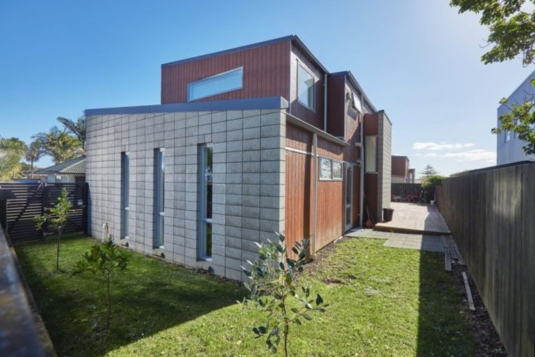 Photo of property in 72c Hobsonville Road, West Harbour, Auckland, 0618