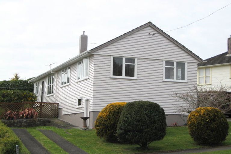 Photo of property in 90 Cook Street, Marfell, New Plymouth, 4310