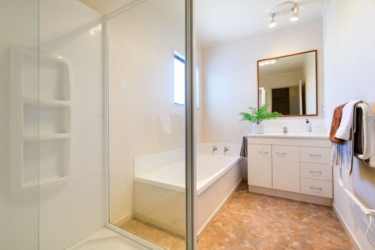 Photo of property in 1 Logan Place, Kelvin Grove, Palmerston North, 4414