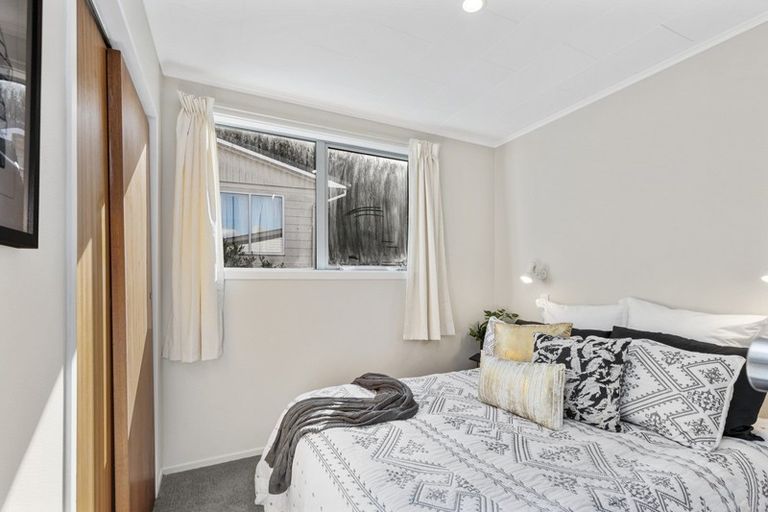 Photo of property in 85a Mulberry Street, Normandale, Lower Hutt, 5010
