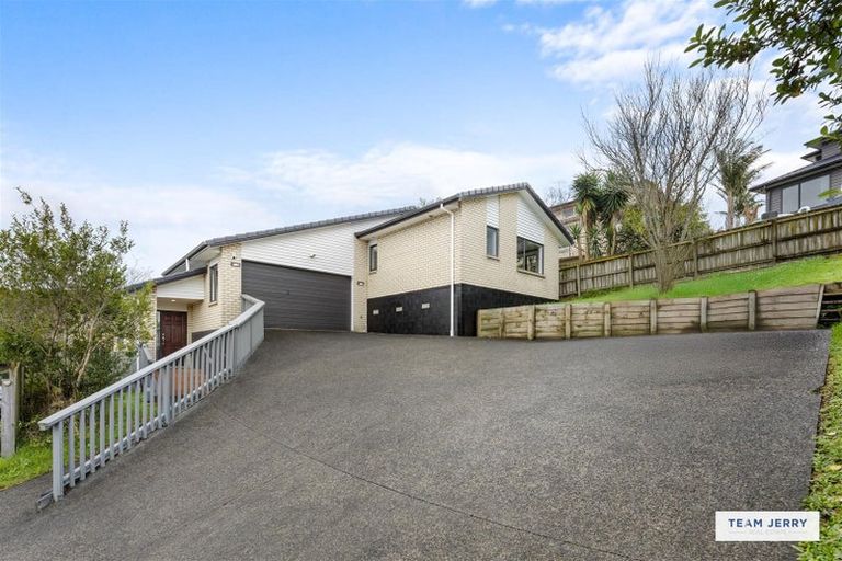 Photo of property in 28 Fairchild Avenue, Goodwood Heights, Auckland, 2105