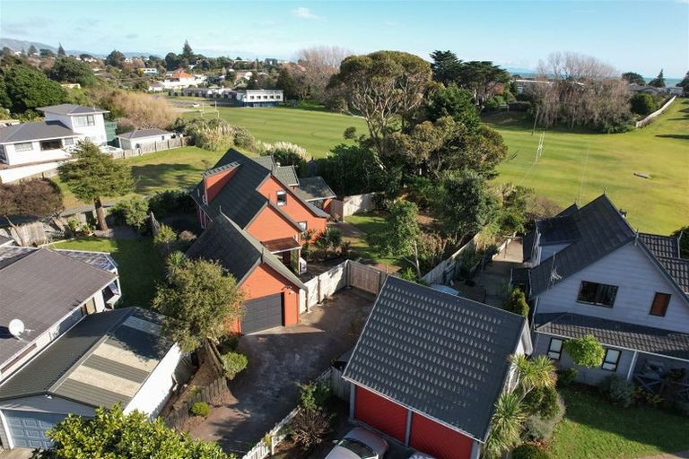Photo of property in 19 Miro Road, Raumati South, Paraparaumu, 5032