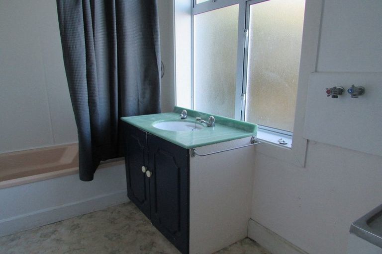 Photo of property in 2 Hawkhurst Road, Lyttelton, 8082