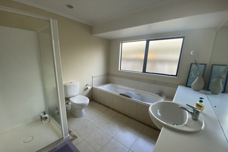 Photo of property in 8 Glanmire Place, Flat Bush, Auckland, 2016