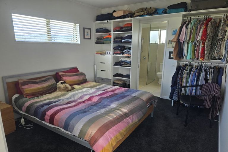 Photo of property in 102 Howard Road, Orere Point, Papakura, 2585