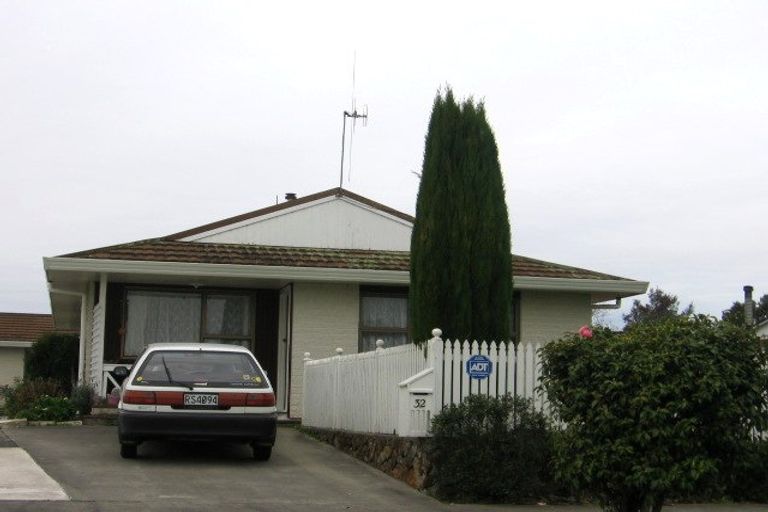 Photo of property in 32 Cecil Place, Cloverlea, Palmerston North, 4412
