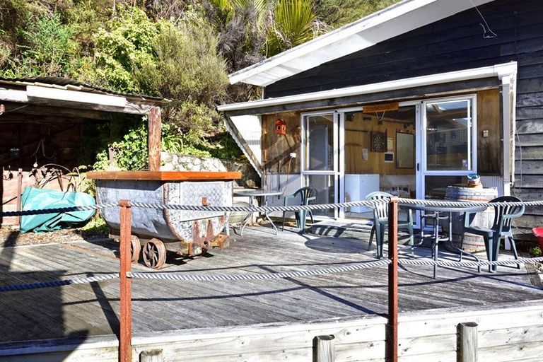 Photo of property in 38 Hope Drive, Okiwi Bay, 7193