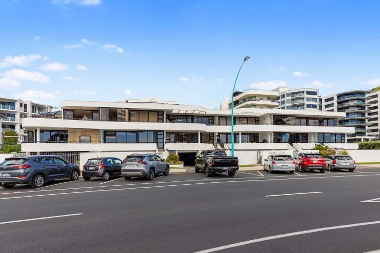 Photo of property in 10 Marine Parade, Mount Maunganui, 3116