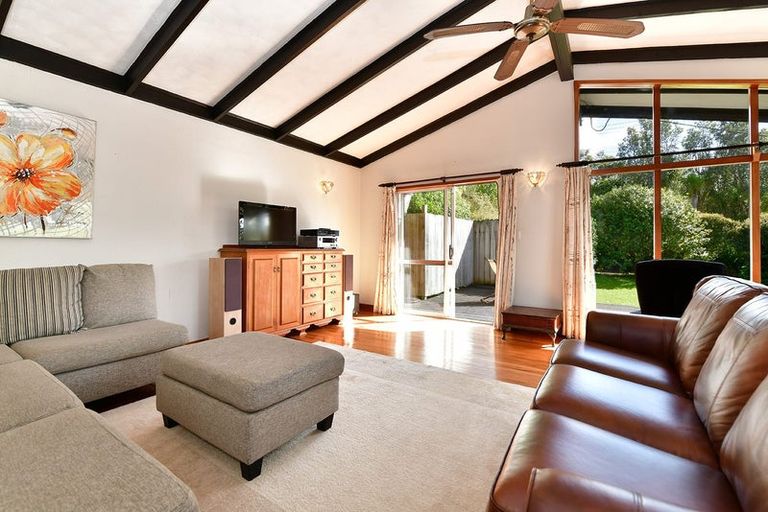 Photo of property in 15 North Crescent, Kaukapakapa, 0873