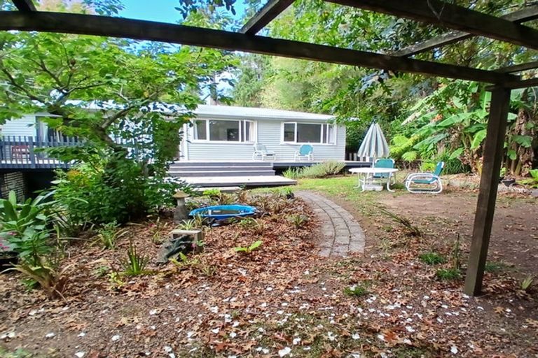 Photo of property in 54 Derwent Crescent, Titirangi, Auckland, 0604