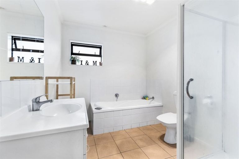 Photo of property in 37 Nicholas Gibbons Drive, Clendon Park, Auckland, 2103