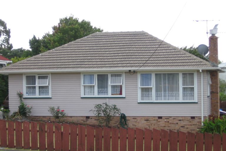 Photo of property in 14 Fairclough Road, Beach Haven, Auckland, 0626