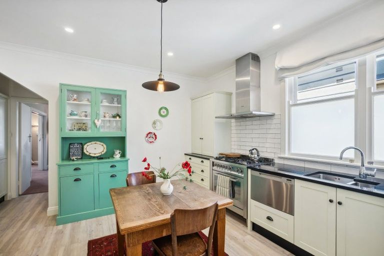 Photo of property in 11a Stowe Hill, Thorndon, Wellington, 6011