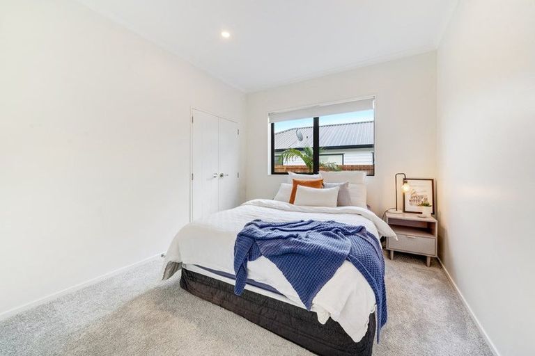 Photo of property in 102 Twin Parks Rise, Papakura, 2110