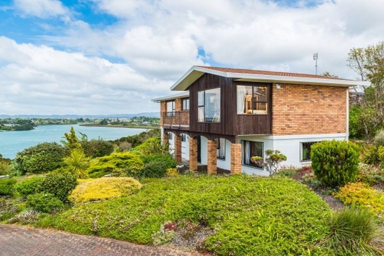 Photo of property in 19 Renoir Street, West Harbour, Auckland, 0618