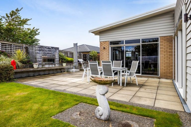 Photo of property in 27 Montague Grove, Stratford, 4332