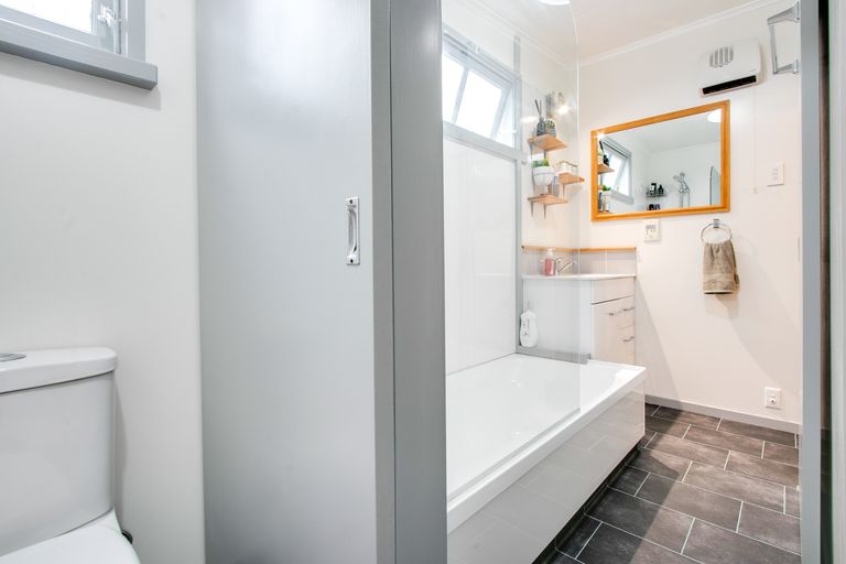 Photo of property in 85 Milton Road, Bluff Hill, Napier, 4110