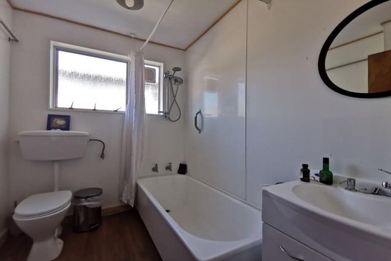 Photo of property in 4/171 Queens Drive, Lyall Bay, Wellington, 6022