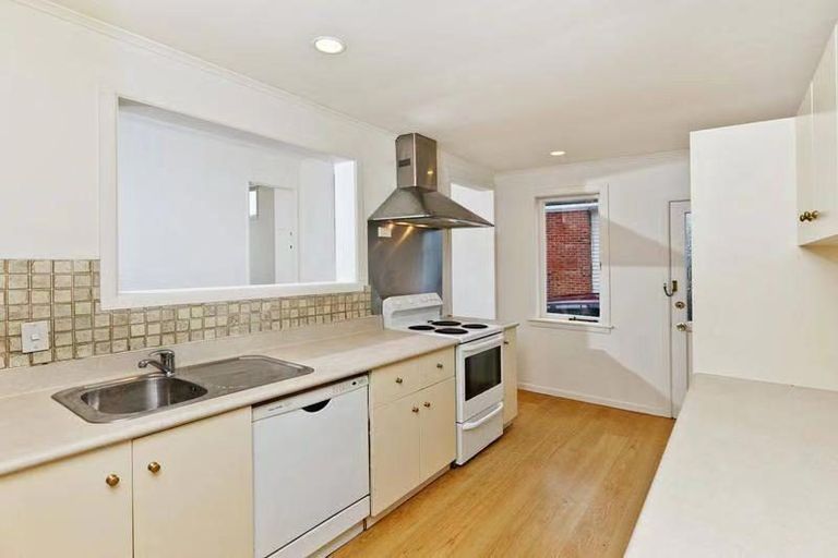 Photo of property in 1/156 Forrest Road, Forrest Hill, Auckland, 0620